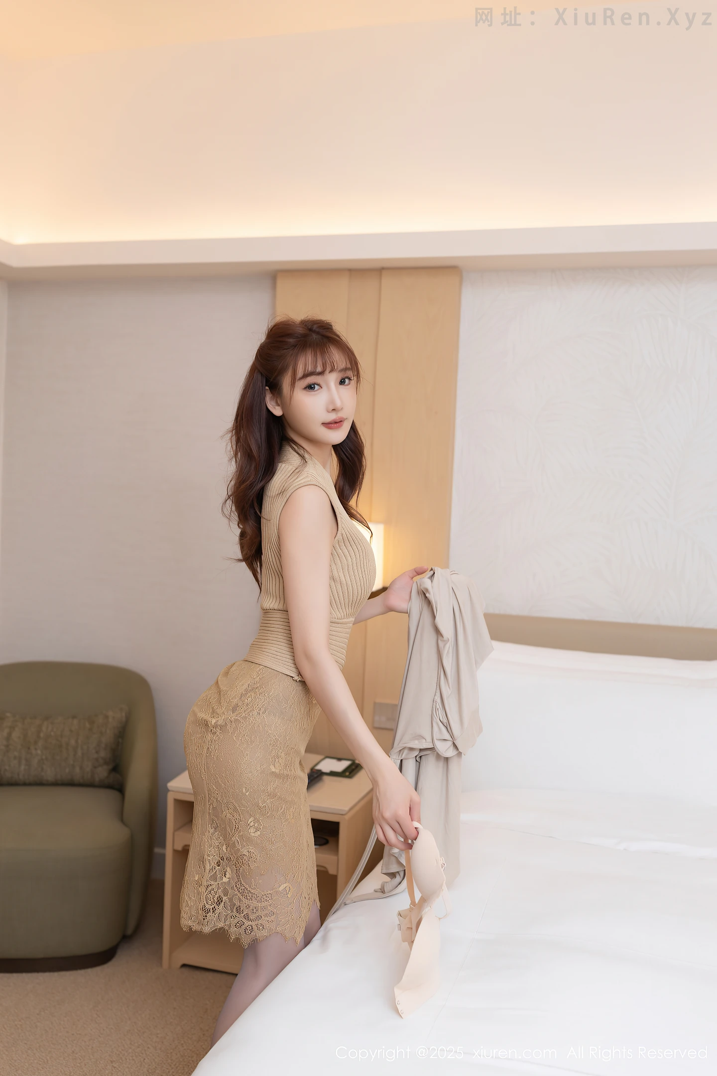 图片[5]-[XiuRen秀人网] VOL.10370 模特陆萱萱性感紫色情趣内衣配紫色丝袜秀柔美身材诱惑写真80P-秀人网官方网站